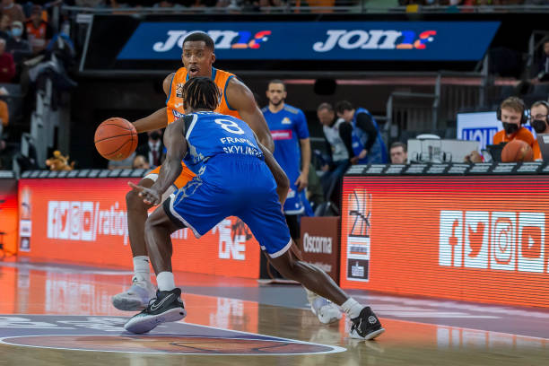 出其不意地 出其不意地