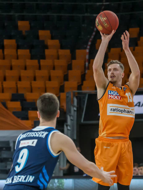 [NBA]字母哥传球被断 希尔德追身三分轰进.